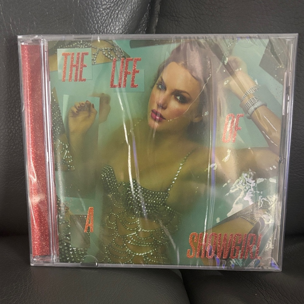 The Life of a Showgirl – Sweet Vanilla Edition CD 💿✨ (NEW SEALED) Qty 2